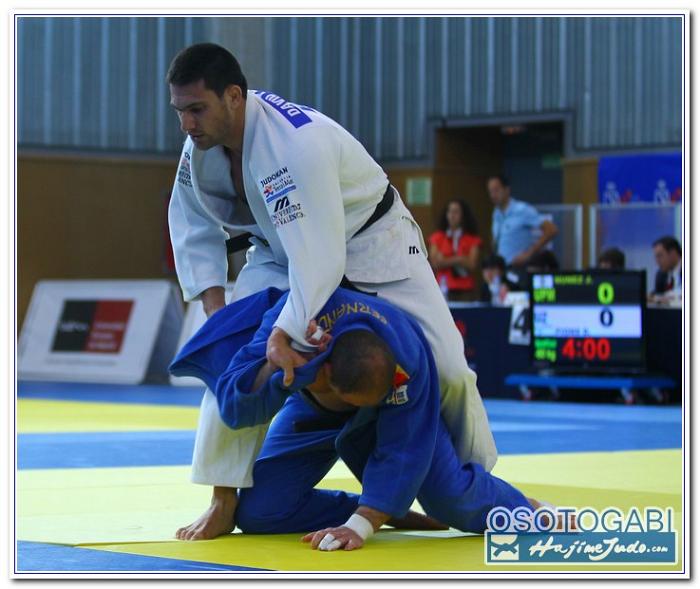 CEU2011 200033